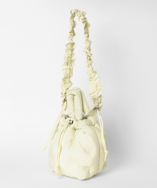 BAYFLOW（ベイフロー）の「[2WAYで使える]クシュショルダーパフキルトバッグ（ショルダーバッグ・レディース・アイボリー/ブラック/ライトブルー・FREE）」の10枚目の写真