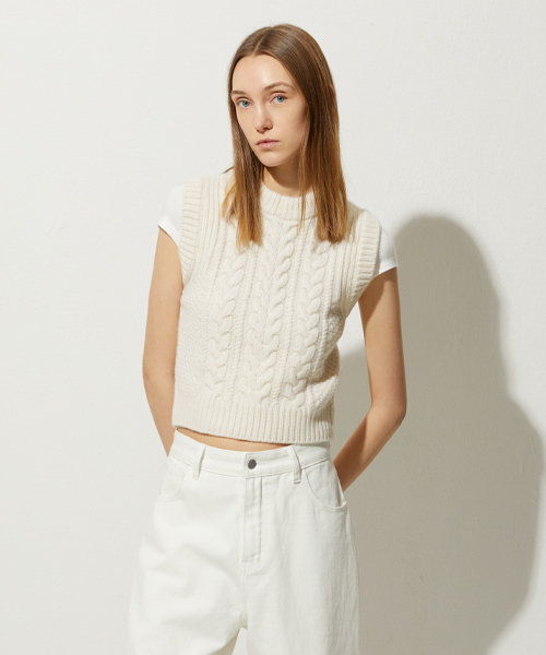 LADY VOLUME（レディーボリューム）の「WOOL KNIT VEST_CREAM（ニット/セーター・レディース・その他・FREE）」の2枚目の写真