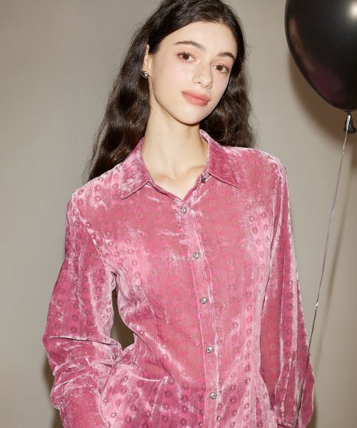 SALON DE YOHN(サロンドヨーン)の「Balloon Sleeve Velvet Blouse_ Pink(シャツ/ブラウス・レディース・その他・MEDIUM/SMALL)」の2枚目の写真