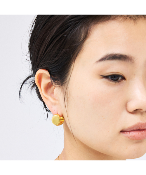 Rouge vif(ルージュヴィフ)の「【MC STUDIO/エムシースタジオ】キューブボリュームピアス(ピアス(両耳用)・レディース・ゴールド・フリー)」の3枚目の写真