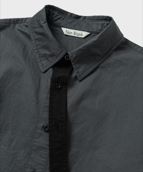 NONBLANK(ノンブランク)の「コットンドリルLSシャツ_ダークグレー(シャツ/ブラウス・メンズ・チャコール・MEDIUM/LARGE/X-LARGE)」の5枚目の写真