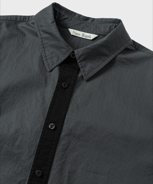 NONBLANK(ノンブランク)の「コットンドリルLSシャツ_ダークグレー(シャツ/ブラウス・メンズ・チャコール・MEDIUM/LARGE/X-LARGE)」の6枚目の写真
