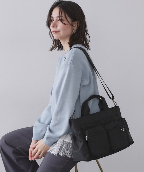 OPAQUE.CLIP（オペークドットクリップ）の「フロントWポケット3層デザインミドルトートバッグ【2WAY／マルチポケット】（トートバッグ・レディース・ベージュ/グレー/ブラック・00）」の2枚目の写真