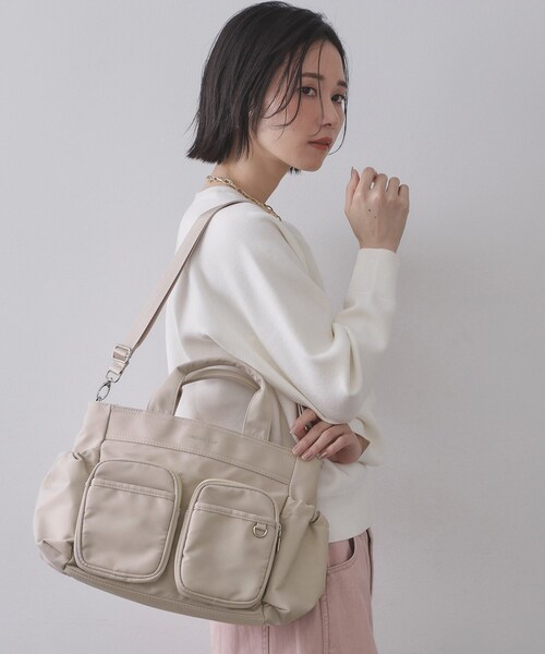OPAQUE.CLIP（オペークドットクリップ）の「フロントWポケット3層デザインミドルトートバッグ【2WAY／マルチポケット】（トートバッグ・レディース・ベージュ/グレー/ブラック・00）」の8枚目の写真