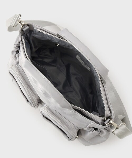 OPAQUE.CLIP（オペークドットクリップ）の「フロントWポケット3層デザインミドルトートバッグ【2WAY／マルチポケット】（トートバッグ・レディース・ベージュ/グレー/ブラック・00）」の17枚目の写真