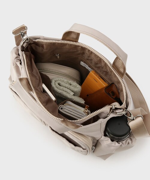 OPAQUE.CLIP（オペークドットクリップ）の「フロントWポケット3層デザインミドルトートバッグ【2WAY／マルチポケット】（トートバッグ・レディース・ベージュ/グレー/ブラック・00）」の19枚目の写真