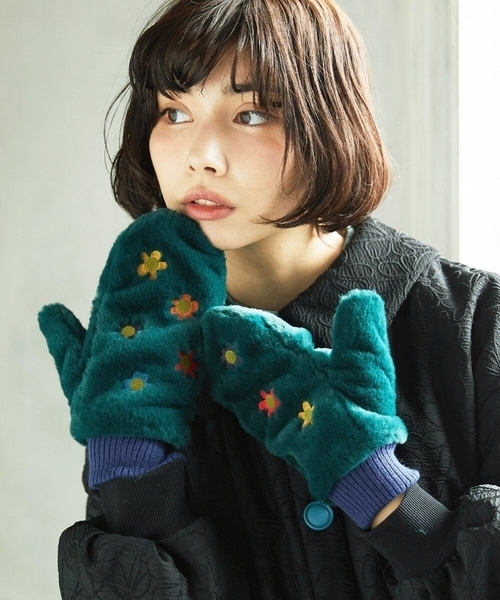 Jocomomola（ホコモモラ）の「フラワー刺繍フェイクファーミトン（手袋・レディース・グリーン/オレンジ・40）」の6枚目の写真