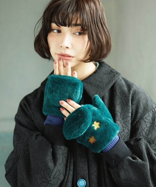 Jocomomola（ホコモモラ）の「フラワー刺繍フェイクファーミトン（手袋・レディース・グリーン/オレンジ・40）」の5枚目の写真