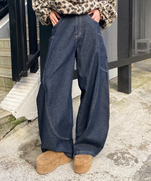 RAY CASSIN（レイカズン）の「デザイン切替デニム（デニムパンツ・レディース・ブルー/ネイビー/ブラック・S/M）」の3枚目の写真