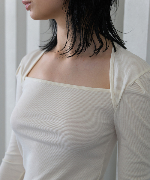 320SHOWROOM(320ショールーム)の「Square Neck Shoulder Pintuck Ribbed T-Shirt Ivory(Tシャツ/カットソー・レディース・アイボリー・FREE)」の3枚目の写真