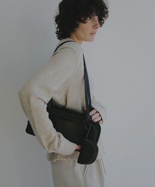 ETRE TOKYO（エトレトウキョウ）の「オープンポケットレザーボストン（ボストンバッグ・レディース・ブラウン/ブラック・FREE）」の4枚目の写真