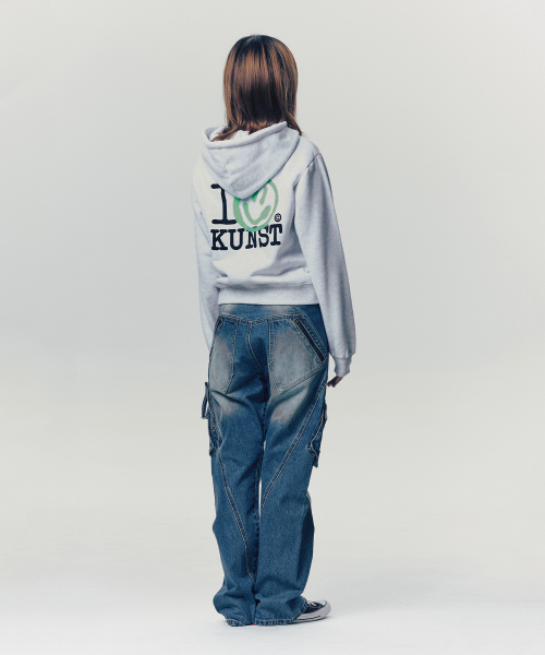 ISTKUNST(イストクンスト)の「I SMILEY KUNST CROP HOOD ZIP UP_LIGHT GREY(IK2FSMM483A)(パーカー・レディース・ライトグレー・M/S)」の11枚目の写真