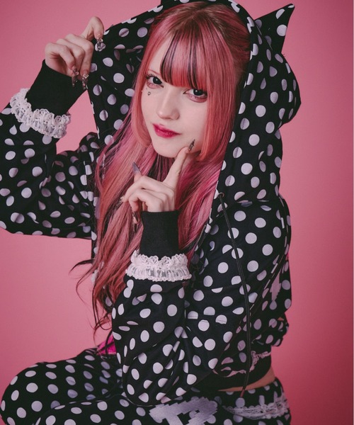 GALFY(ガルフィー)の「『GALFY/ガルフィー』ポップポップI LOVE GALパーカー【Z】(パーカー・レディース・ホワイト/ブラック・FREE)」の2枚目の写真