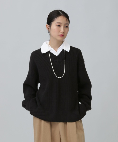 LEPSIM(レプシィム)の「5ゲージドッキングカラーVニット 642087(ニット/セーター・レディース・グレー/アイボリー/ブラック・FREE)」の1枚目の写真