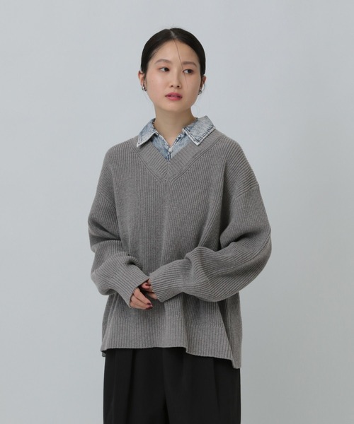 LEPSIM(レプシィム)の「5ゲージドッキングカラーVニット 642087(ニット/セーター・レディース・グレー/アイボリー/ブラック・FREE)」の16枚目の写真