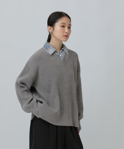 LEPSIM(レプシィム)の「5ゲージドッキングカラーVニット 642087(ニット/セーター・レディース・グレー/アイボリー/ブラック・FREE)」の17枚目の写真