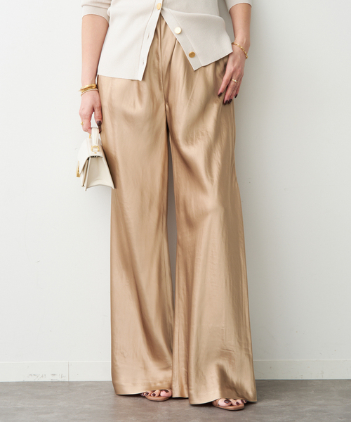 Deuxieme Classe(ドゥーズィエムクラス)の「GLOSSY SATIN イージーパンツ(スラックス・レディース・ブラック/ベージュ・34/36/38)」の2枚目の写真