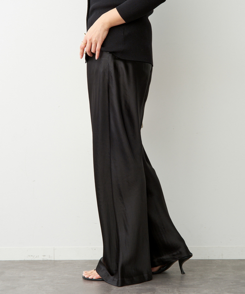 Deuxieme Classe(ドゥーズィエムクラス)の「GLOSSY SATIN イージーパンツ(スラックス・レディース・ブラック/ベージュ・34/36/38)」の15枚目の写真