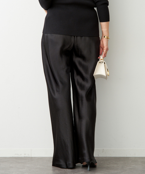 Deuxieme Classe(ドゥーズィエムクラス)の「GLOSSY SATIN イージーパンツ(スラックス・レディース・ブラック/ベージュ・34/36/38)」の16枚目の写真