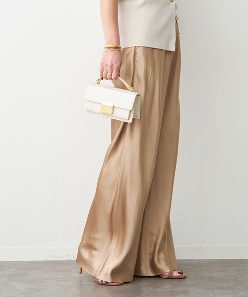 Deuxieme Classe(ドゥーズィエムクラス)の「GLOSSY SATIN イージーパンツ(スラックス・レディース・ブラック/ベージュ・34/36/38)」の22枚目の写真