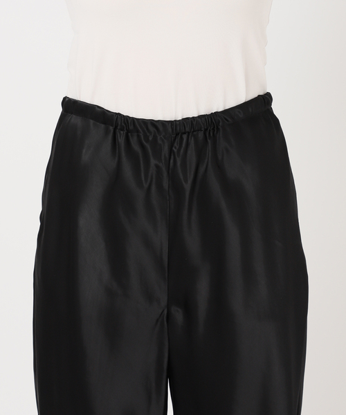 Deuxieme Classe(ドゥーズィエムクラス)の「GLOSSY SATIN イージーパンツ(スラックス・レディース・ブラック/ベージュ・34/36/38)」の3枚目の写真