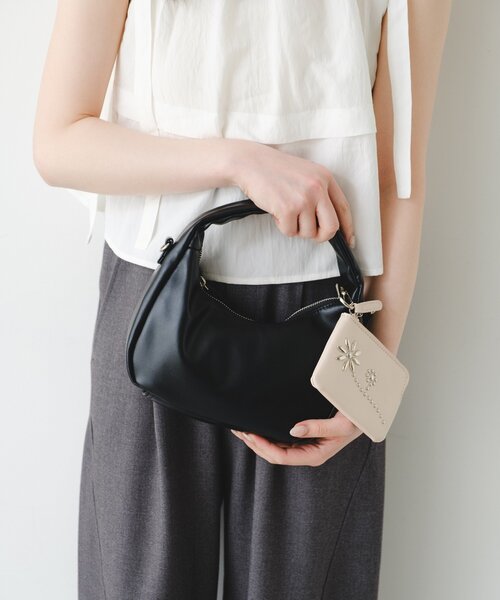 Kastane(カスタネ)の「【2026SSカタログ/500mlペットボトル収納可】ワンハンドル2WAYバッグ(ハンドバッグ・レディース・レモンイエロー/ブラック/ブルー系その他・FREE)」の14枚目の写真