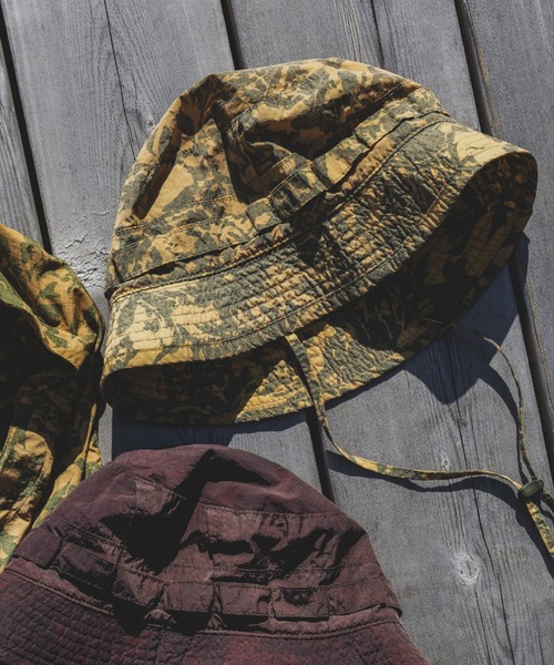 BEAMS PLUS（ビームスプラス）の「Jungle Hat 2 Nylon Camo Print Garment Dye（ハット・メンズ・ブラウン/イエロー・ONE SIZE）」の2枚目の写真
