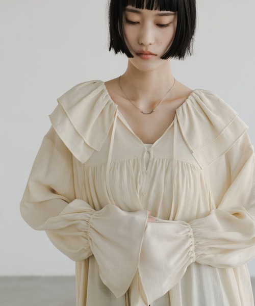 LOWRYS FARM（ローリーズファーム）の「ヨウリュウフリルチュニックブラウス　638707（シャツ/ブラウス・レディース・アイボリー/ブラック/オフホワイト・FREE）」の2枚目の写真