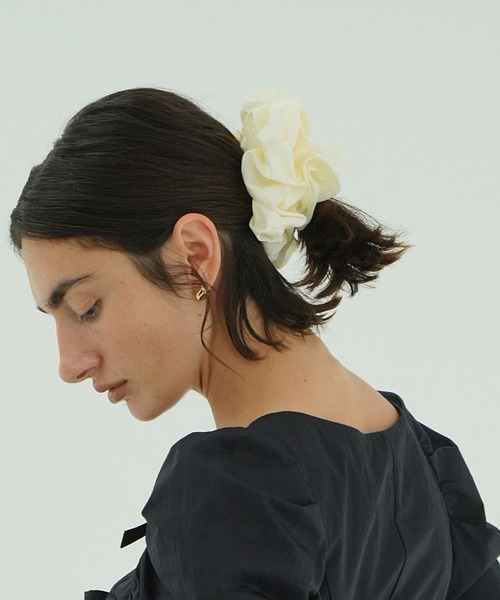 CLANE(クラネ)の「SHEER SCRUNCHIE(シュシュ・レディース・ホワイト/ブラック/アイボリー・F)」の2枚目の写真