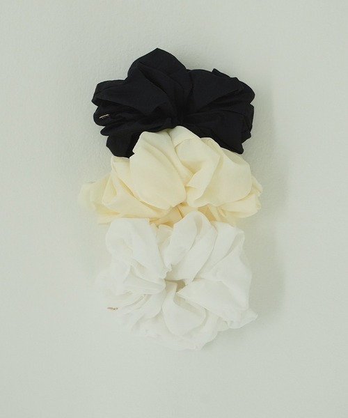 CLANE(クラネ)の「SHEER SCRUNCHIE(シュシュ・レディース・ホワイト/ブラック/アイボリー・F)」の3枚目の写真