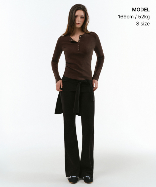 MUSINSA STANDARD WOMAN（ムシンサスタンダードウーマン）の「ウィメンズリブスリムヘンリーネック長袖Tシャツ[ダークブラウン]（Tシャツ/カットソー・レディース・その他・SMALL/MEDIUM/LARGE/X-SMALL）」の7枚目の写真