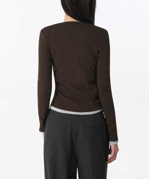 MUSINSA STANDARD WOMAN（ムシンサスタンダードウーマン）の「ウィメンズリブスリムヘンリーネック長袖Tシャツ[ダークブラウン]（Tシャツ/カットソー・レディース・その他・SMALL/MEDIUM/LARGE/X-SMALL）」の4枚目の写真
