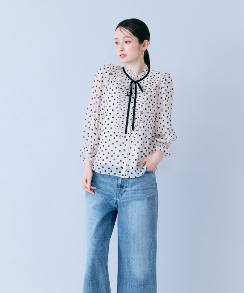 Audie a Muses(オーディアミューズ)の「シアープリーツフリルブラウス/ ドット(シャツ/ブラウス・レディース・ベージュ/ブラック・40/38/42)」の5枚目の写真