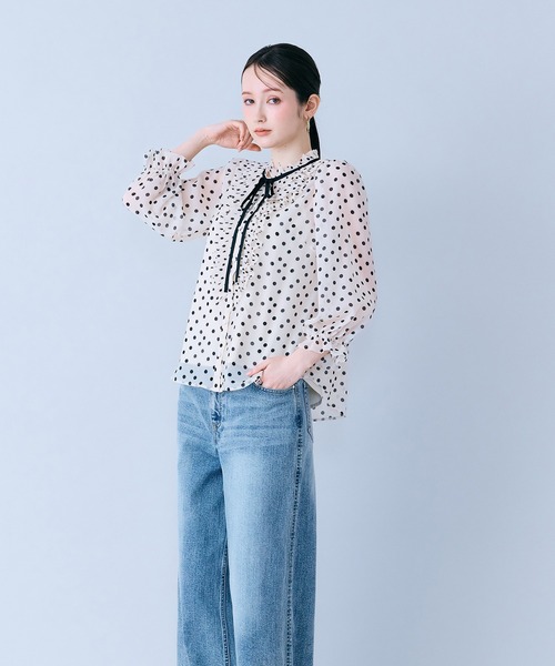 Audie a Muses(オーディアミューズ)の「シアープリーツフリルブラウス/ ドット(シャツ/ブラウス・レディース・ベージュ/ブラック・40/38/42)」の6枚目の写真