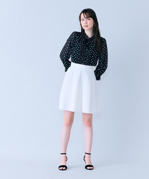 Audie a Muses(オーディアミューズ)の「シアープリーツフリルブラウス/ ドット(シャツ/ブラウス・レディース・ベージュ/ブラック・40/38/42)」の14枚目の写真