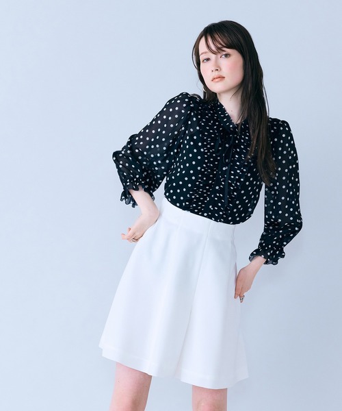 Audie a Muses(オーディアミューズ)の「シアープリーツフリルブラウス/ ドット(シャツ/ブラウス・レディース・ベージュ/ブラック・40/38/42)」の18枚目の写真