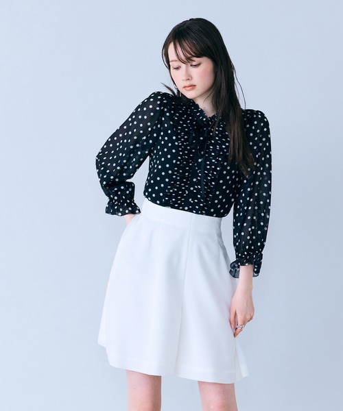Audie a Muses(オーディアミューズ)の「シアープリーツフリルブラウス/ ドット(シャツ/ブラウス・レディース・ベージュ/ブラック・40/38/42)」の19枚目の写真