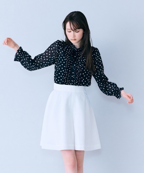 Audie a Muses(オーディアミューズ)の「シアープリーツフリルブラウス/ ドット(シャツ/ブラウス・レディース・ベージュ/ブラック・40/38/42)」の20枚目の写真