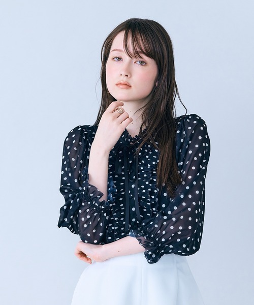 Audie a Muses(オーディアミューズ)の「シアープリーツフリルブラウス/ ドット(シャツ/ブラウス・レディース・ベージュ/ブラック・40/38/42)」の21枚目の写真