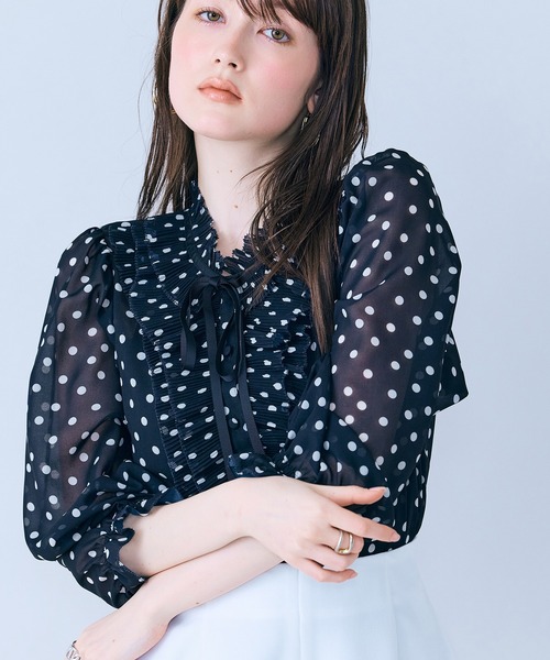 Audie a Muses(オーディアミューズ)の「シアープリーツフリルブラウス/ ドット(シャツ/ブラウス・レディース・ベージュ/ブラック・40/38/42)」の22枚目の写真