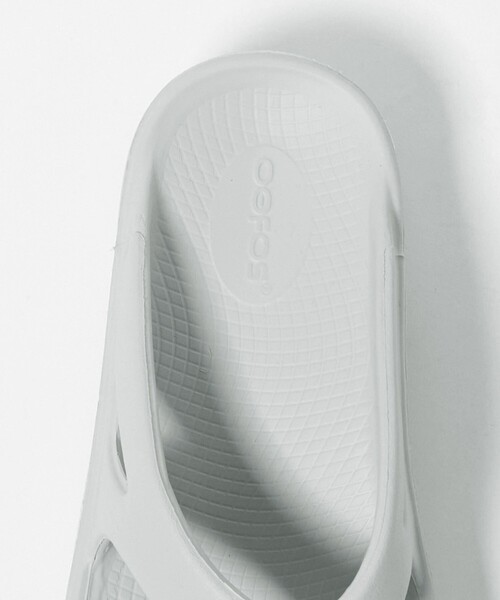 OOFOS(ウーフォス)の「【WEB限定】<OOFOS>OOriginal / オリジナル(サンダル・レディース・ライトグレー/ブラック/ベージュ・23cm/22cm/24cm/25cm)」の5枚目の写真