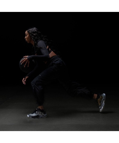 Reebok(リーボック)の「エンジン A 26 + SE / ENGINE A 26 + SE(スニーカー・メンズ・ブラック・31cm/30.0cm/29.0cm/28.5cm/28.0cm/27.5cm/27.0cm/26.5cm/26.0cm/25.5cm/25.0cm/24.0cm/24.5cm/23.5cm/23.0cm)」の2枚目の写真