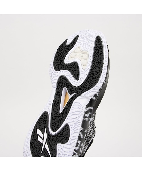 Reebok(リーボック)の「エンジン A 26 + SE / ENGINE A 26 + SE(スニーカー・メンズ・ブラック・31cm/30.0cm/29.0cm/28.5cm/28.0cm/27.5cm/27.0cm/26.5cm/26.0cm/25.5cm/25.0cm/24.0cm/24.5cm/23.5cm/23.0cm)」の6枚目の写真