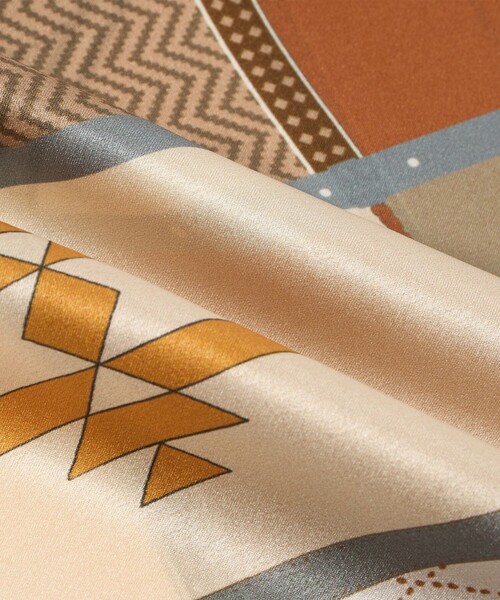 BEAUTY&YOUTH UNITED ARROWS（ビューティーアンドユースユナイテッドアローズ）の「シルク ホース スカーフ（バンダナ/スカーフ・レディース・コバルトブルー/ベージュ・FREE）」の10枚目の写真