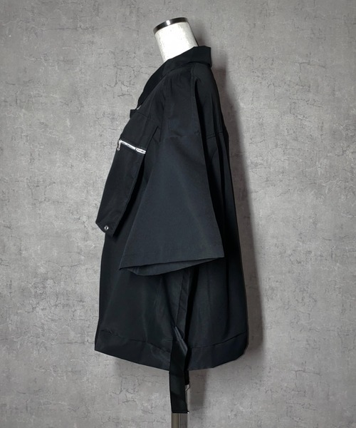 lilful(リルフル)の「【26年春夏新作】ジップデザインベルトギミック半袖シャツ(シャツ/ブラウス・メンズ・ホワイト/ブラック・L/M)」の9枚目の写真