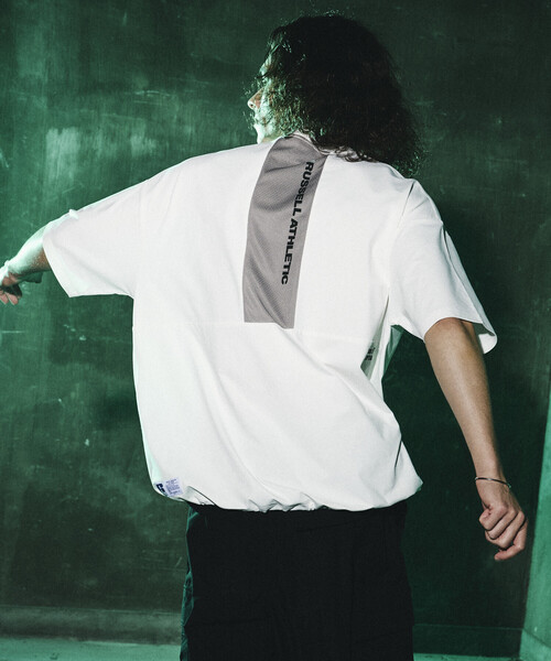Russell Athletic（ラッセルアスレティック）の「RUSSELL ATHLETIC/ラッセルアスレティック 限定展開 RUSSELL ATHLETIC×FREAK'S STORE 別注 ビッグシルエット 切り替えバックデザイン ヘムコード Tシャツ（Tシャツ/カットソー・メンズ・スミクロ/ブラック/ホワイト・MEDIUM/SMALL/LARGE）」の22枚目の写真