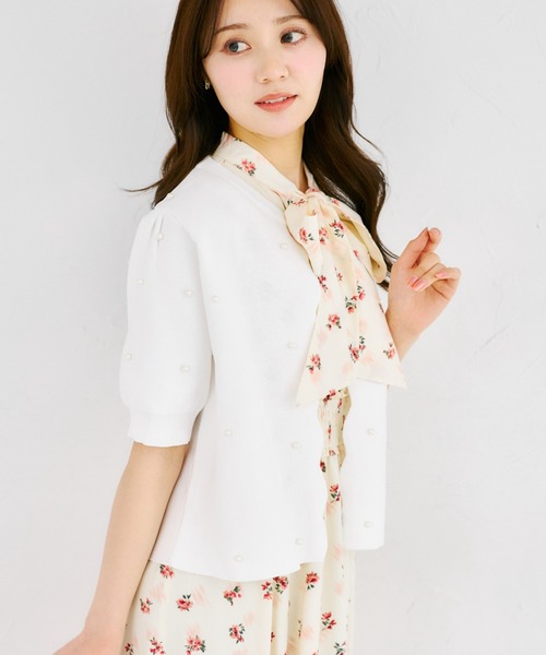 tocco closet（トッコ　クローゼット）の「【ZOZO限定】パール装飾スカラップ半袖カーディガン（カーディガン/ボレロ・レディース・ベージュ/ブラック/ピンク/オフホワイト/ブルー・M）」の2枚目の写真