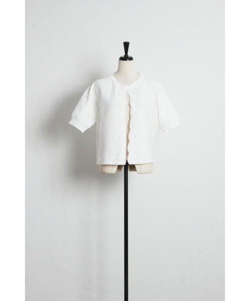 tocco closet（トッコ　クローゼット）の「【ZOZO限定】パール装飾スカラップ半袖カーディガン（カーディガン/ボレロ・レディース・ベージュ/ブラック/ピンク/オフホワイト/ブルー・M）」の6枚目の写真