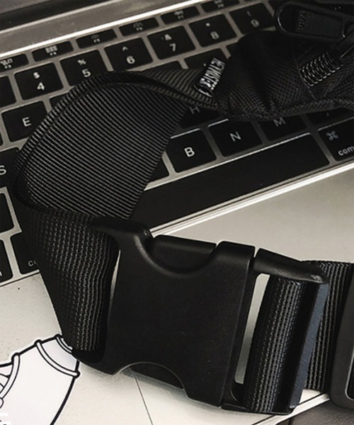 WESTBOY(ウエストボーイ)の「ユニセックス テック ポケットデザイン ショルダーボディバッグ WO26S6BG05(ショルダーバッグ・メンズ・グレー/ブラック/ベージュ・FREE)」の22枚目の写真