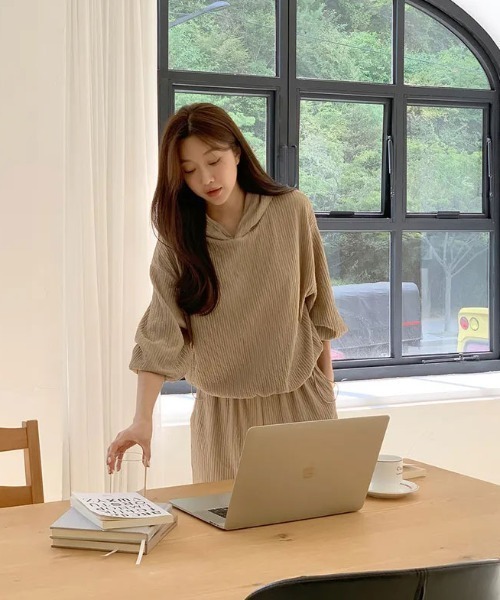 FAVORITO(ファヴォリート)の「フード付きトップスワイドパンツセットアップ(セットアップ・レディース・ブラック/ベージュ・F)」の18枚目の写真